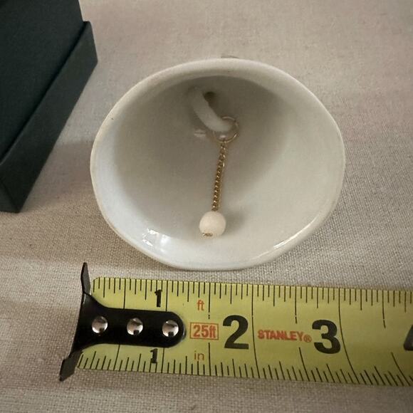 Vintage Collectible Helen Steiner Rice 1980 porcelain Christmas Bell w garland - Picture 4 of 7
